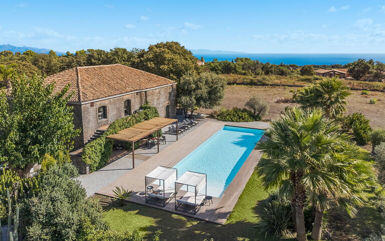 Muna Retreat: Buitenkanten, Buitenshuis, Keer bekeken, zwembad