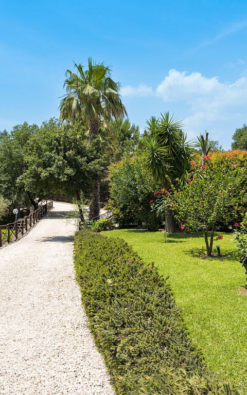 Villa Saracina: Buitenkanten, Buitenshuis, Tuin