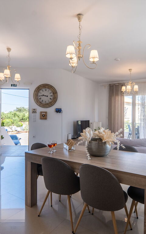 Magnolia: Lunchroom, Woonkamer