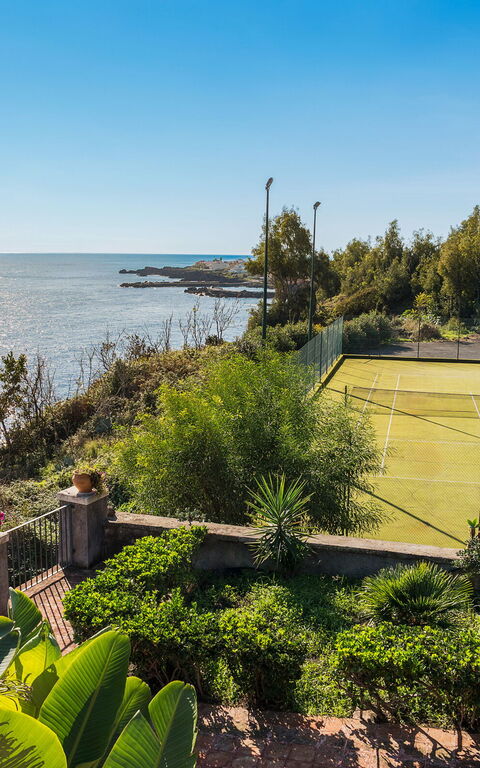 Villa Continella: Buitenkanten, Buitenshuis, Keer bekeken