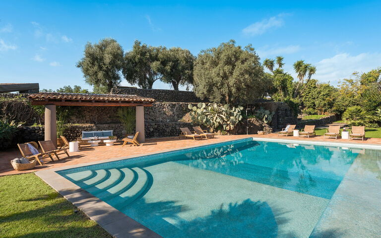 Villa Continella: Buitenkanten, Buitenshuis, Tuin