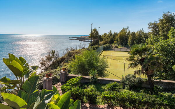 Villa Continella: Buitenkanten, Buitenshuis, Keer bekeken