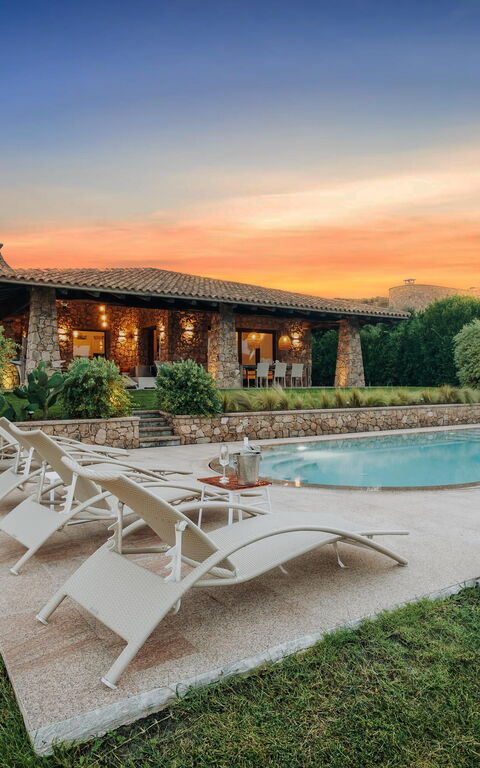 Villa Marinella: Buitenkanten, zwembad