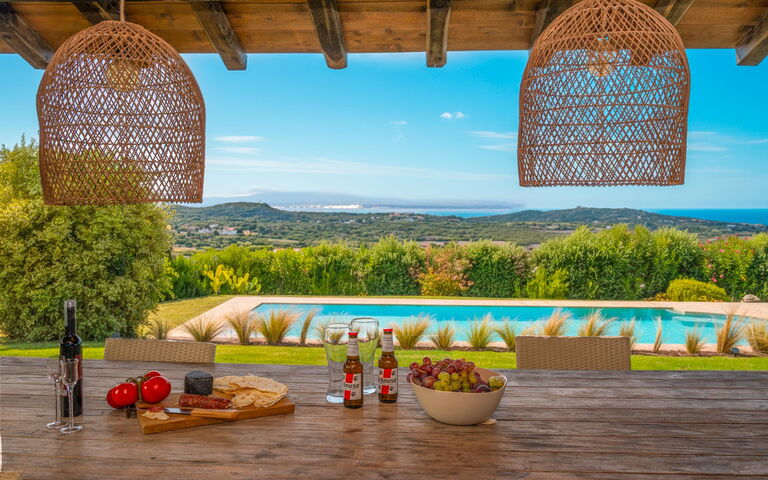 Villa Marinella: Balkon / terras / patio, Buitenkanten, Keer bekeken, zwembad