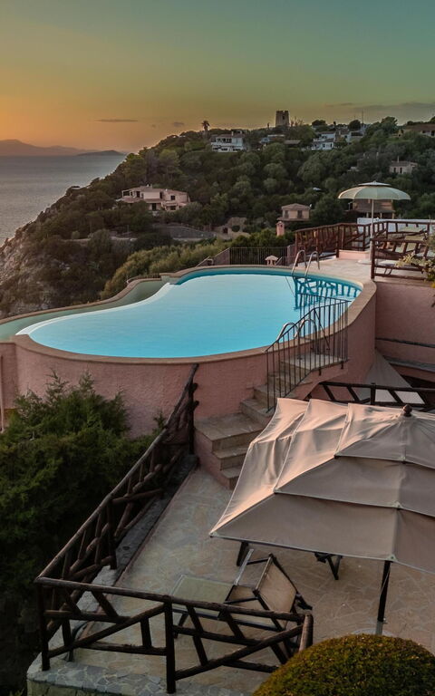 Villa Atlantide: Buitenkanten, Buitenshuis, Keer bekeken, zwembad