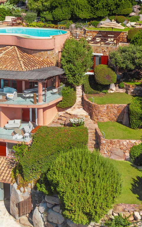 Villa Atlantide: Keer bekeken, Tuin, zwembad