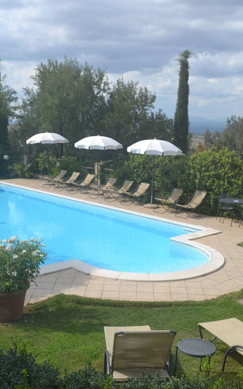 Podere Peteglia: Buitenkanten, Buitenshuis, Tuin, zwembad