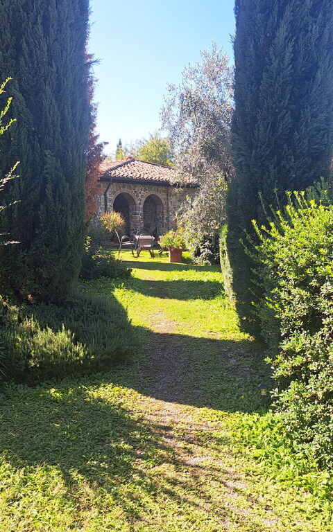 Podere Peteglia: Buitenkanten, Buitenshuis, Tuin
