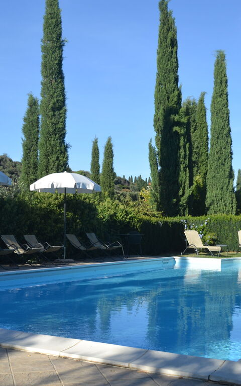 Podere Peteglia: Buitenkanten, Buitenshuis, zwembad