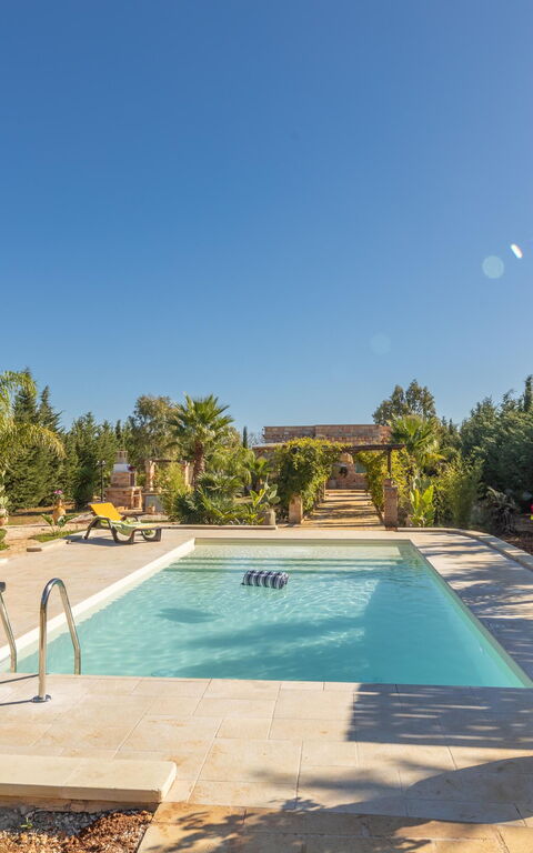 Villa Renedda: Buitenkanten, Buitenshuis, zwembad