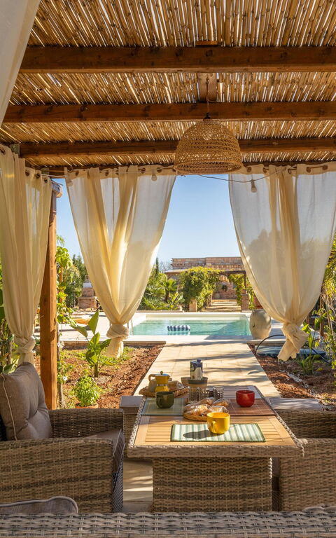 Villa Renedda: Balkon / terras / patio, zwembad