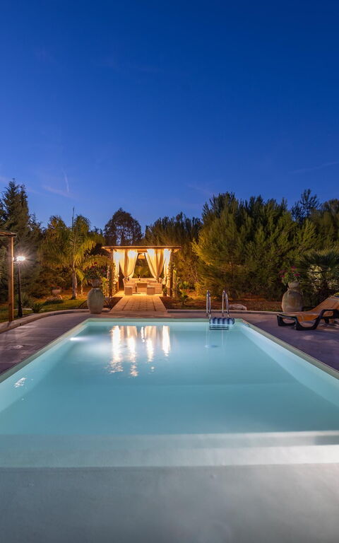 Villa Renedda: Buitenkanten, Buitenshuis, zwembad