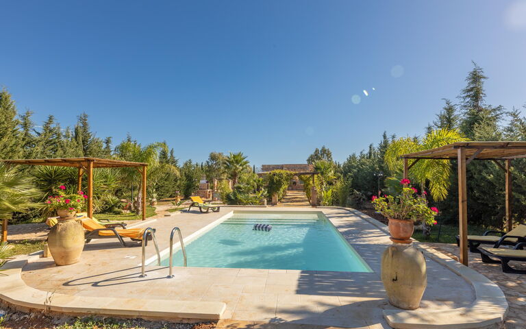 Villa Renedda: Buitenkanten, Buitenshuis, zwembad