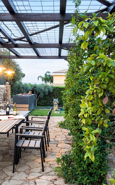 Villa Profumo D'Oriente: Buitenkanten, Buitenshuis