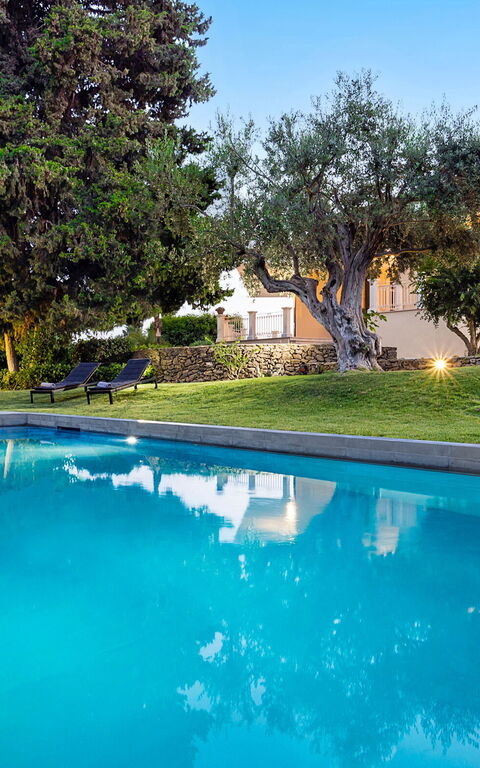 Villa Profumo D'Oriente: Buitenkanten, Buitenshuis, Tuin, zwembad