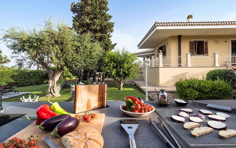 Villa Profumo D'Oriente: Buitenkanten, Buitenshuis, Tuin