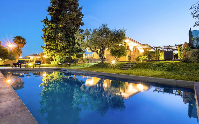 Villa Profumo D'Oriente: Buitenkanten, Buitenshuis, Tuin, zwembad