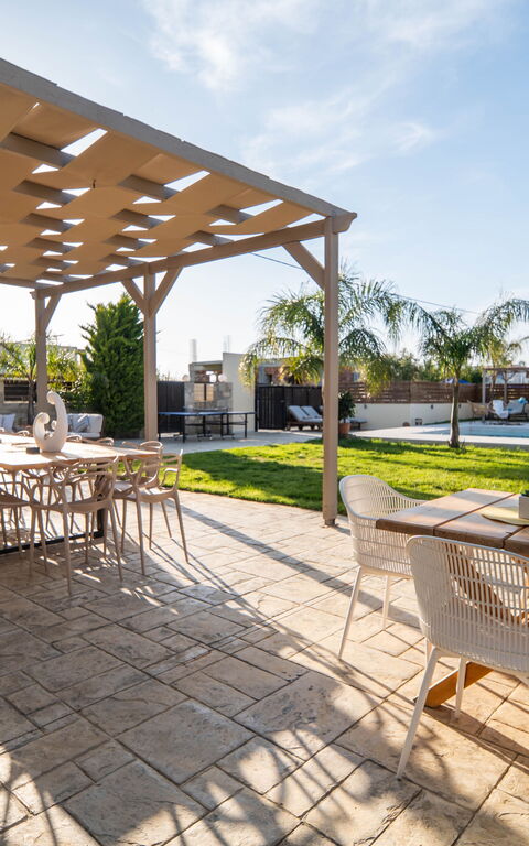 Villa Olympia: Balkon / terras / patio, Buitenkanten, Buitenshuis, Tuin