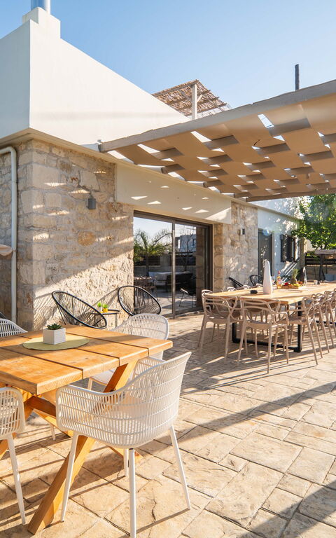 Villa Olympia: Balkon / terras / patio, Buitenkanten, Buitenshuis, Tuin