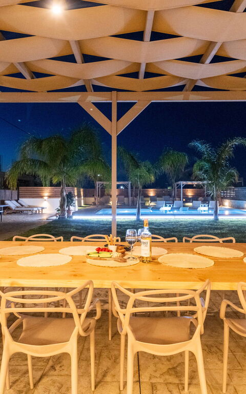 Villa Olympia: Balkon / terras / patio, Buitenkanten, Buitenshuis, zwembad