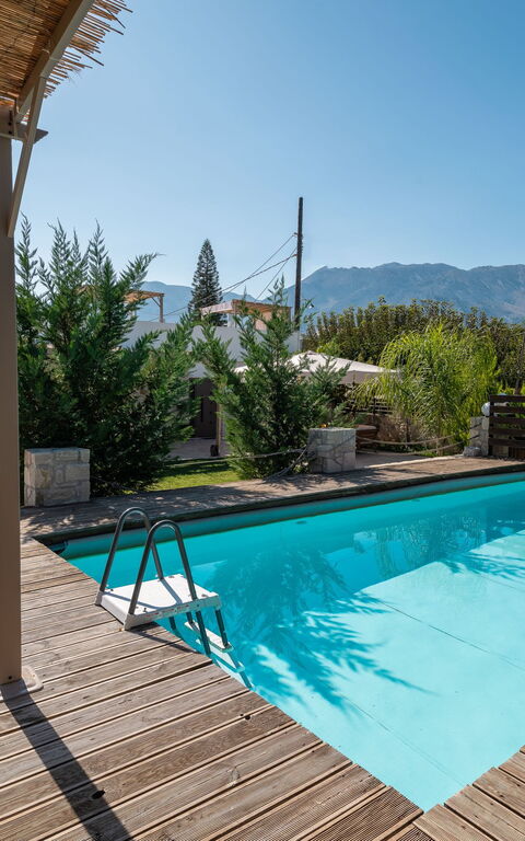 Villa Olympia: Buitenkanten, Buitenshuis, Tuin, zwembad