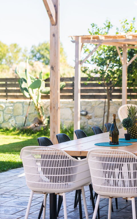 Villa Olympia: Balkon / terras / patio, Buitenkanten, Buitenshuis, Tuin