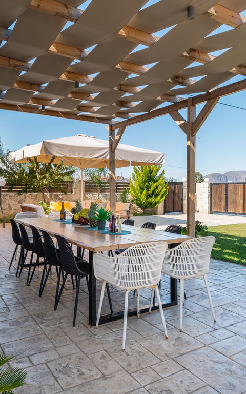 Villa Olympia: Balkon / terras / patio, Buitenkanten, Buitenshuis, Tuin