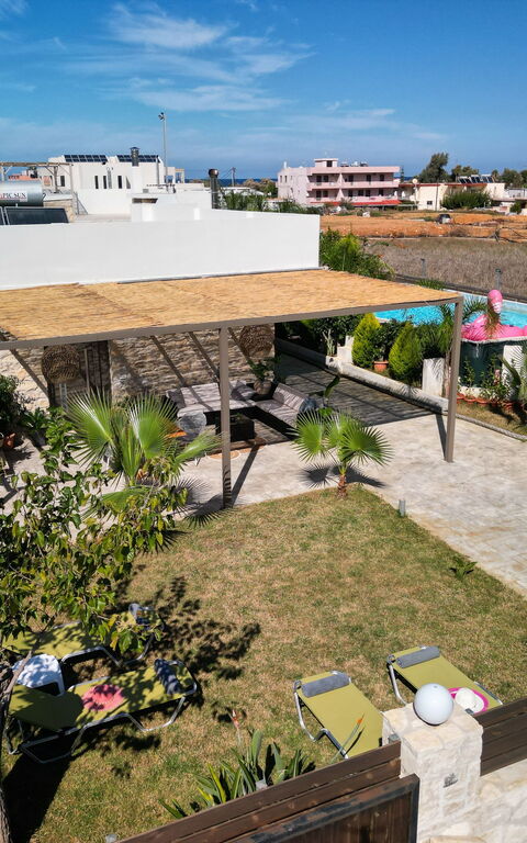 Villa Olympia: Buitenkanten, Buitenshuis, Keer bekeken, zwembad