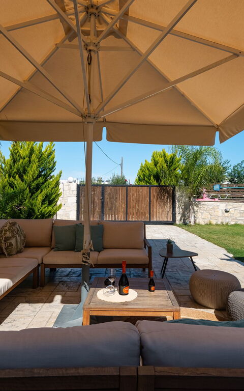 Villa Olympia: Balkon / terras / patio, Buitenkanten, Buitenshuis, Tuin