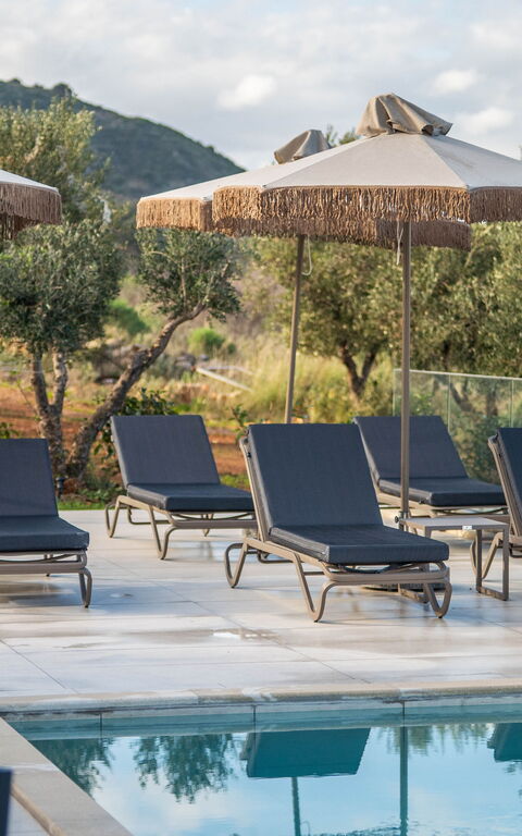 Villa Vasilissa: Buitenkanten, Buitenshuis, zwembad