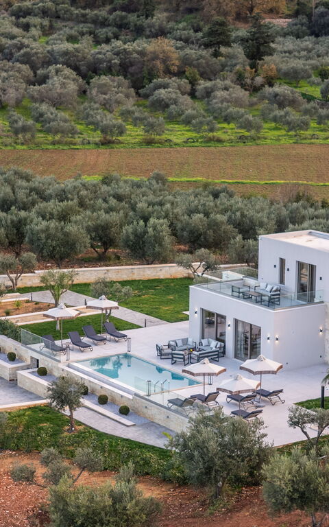 Villa Vasilissa: Buitenkanten, Buitenshuis