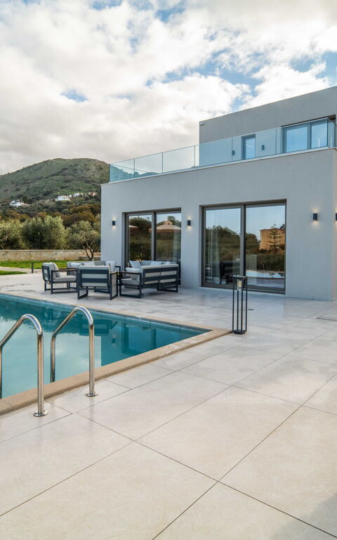 Villa Vasilissa: Buitenkanten, Buitenshuis, zwembad