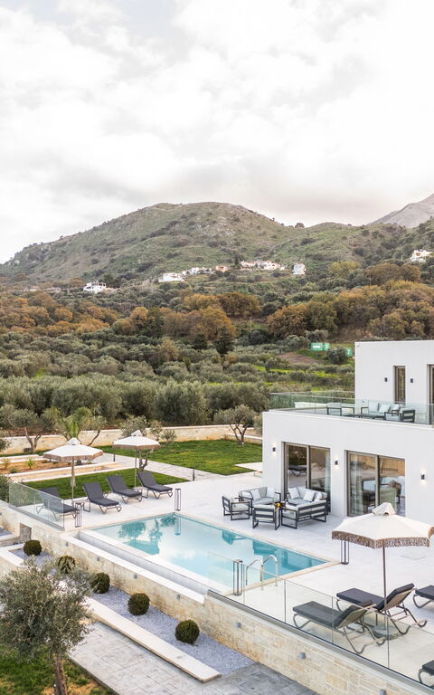 Villa Vasilissa: Buitenkanten, Buitenshuis, zwembad