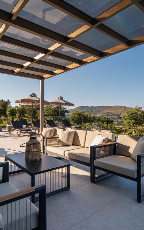 Villa Vasilissa: Buitenkanten, Buitenshuis, zwembad