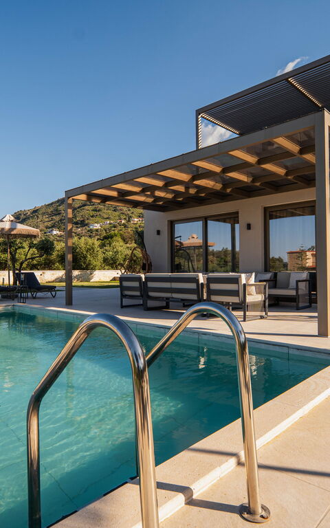 Villa Vasilissa: Buitenkanten, Buitenshuis, zwembad