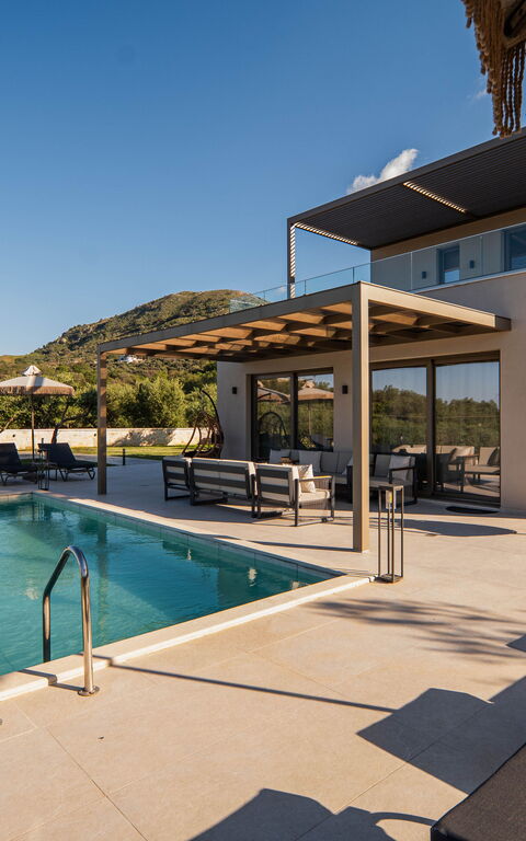 Villa Vasilissa: Buitenkanten, Buitenshuis, zwembad