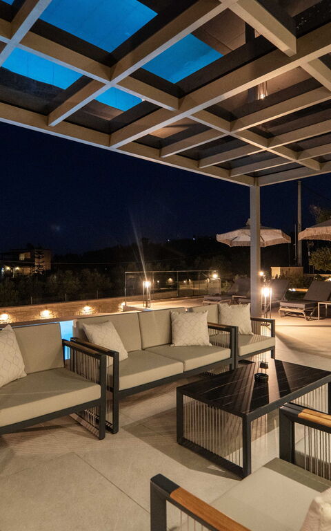 Villa Vasilissa: Buitenkanten, Buitenshuis, zwembad