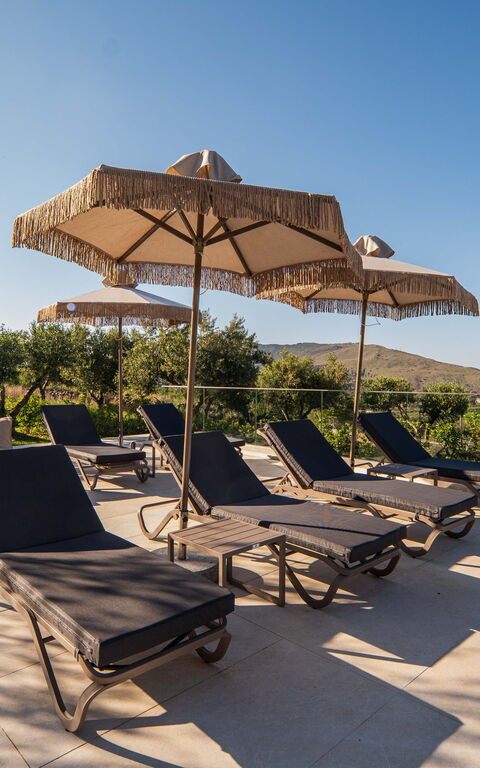 Villa Vasilissa: Buitenkanten, Buitenshuis