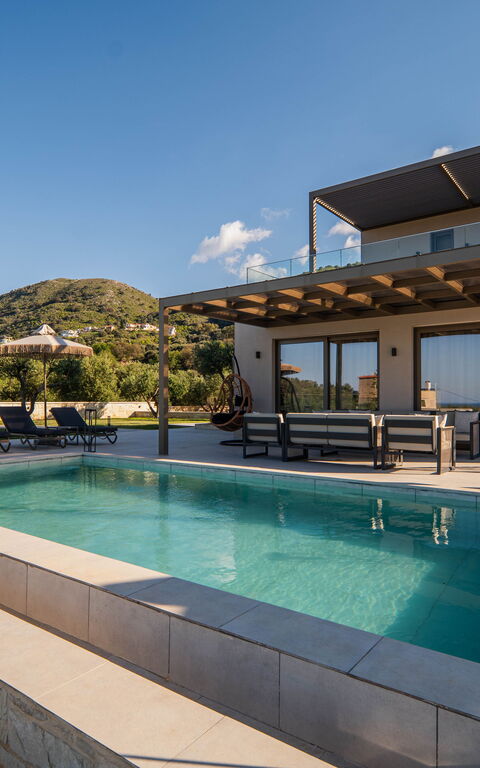 Villa Vasilissa: Buitenkanten, Buitenshuis, zwembad