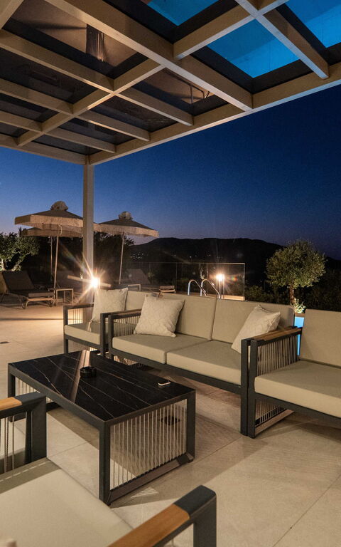 Villa Vasilissa: Balkon / terras / patio, Buitenkanten, Buitenshuis, zwembad