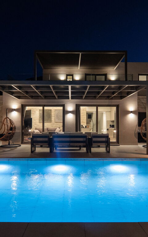 Villa Vasilissa: Buitenkanten, Buitenshuis, zwembad