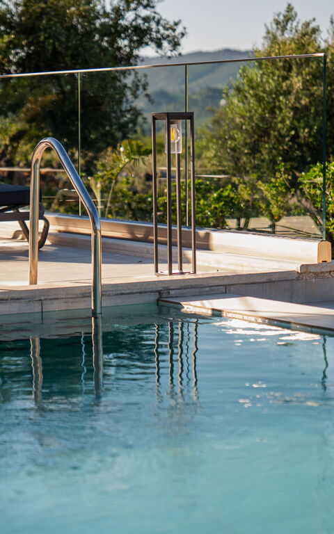 Villa Vasilissa: Buitenkanten, Buitenshuis, zwembad