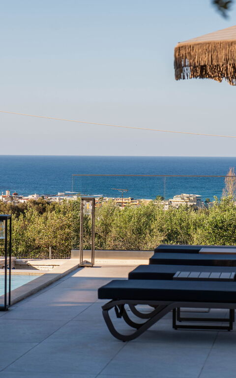 Villa Vasilissa: Buitenkanten, Buitenshuis, zwembad