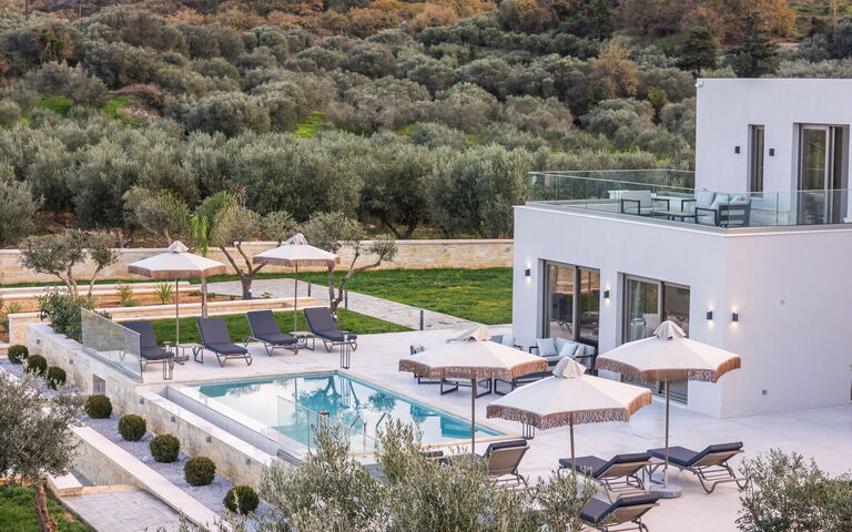 Villa Vasilissa: Buitenkanten, Buitenshuis, zwembad