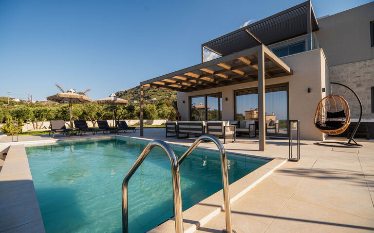 Villa Vasilissa: Buitenkanten, Buitenshuis, zwembad