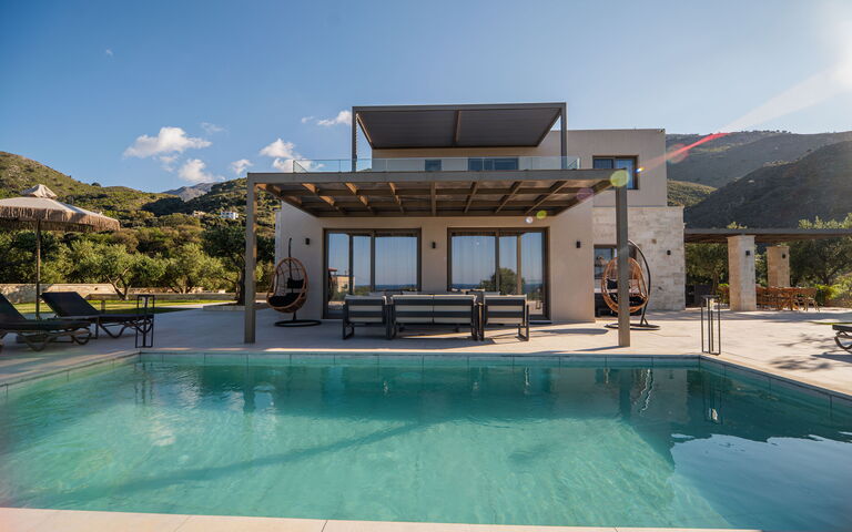 Villa Vasilissa: Buitenkanten, Buitenshuis, zwembad