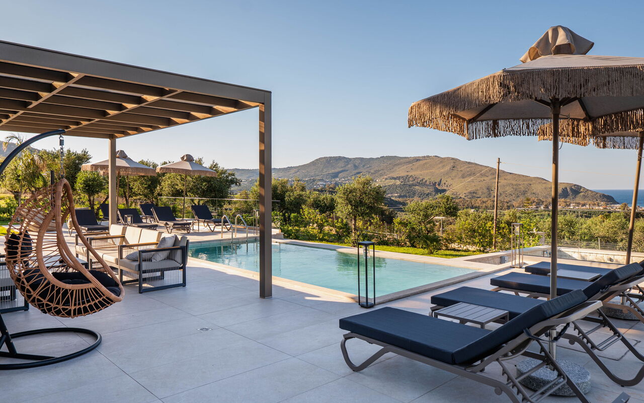 Villa Vasilissa: Buitenkanten, Buitenshuis, zwembad