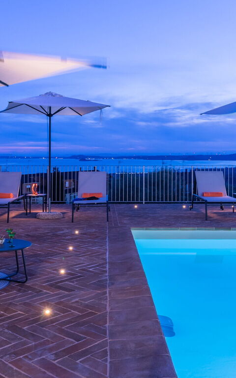 Tenuta Poggio Guiano: Buitenkanten, Buitenshuis, Keer bekeken, zwembad