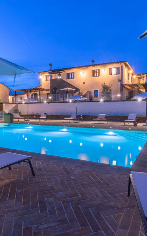 Tenuta Poggio Guiano: Buitenkanten, Buitenshuis, zwembad