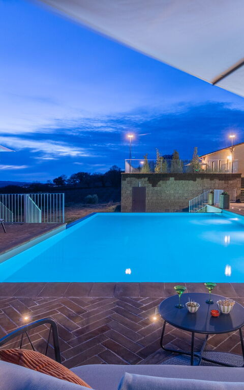 Tenuta Poggio Guiano: Buitenkanten, Buitenshuis, zwembad